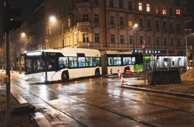 <span>Przejazd techniczny autobusu na Placu Zwycięstwa (1)</span>