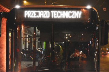 <span>Przejazd techniczny autobusu na Placu Zwycięstwa (7)</span>