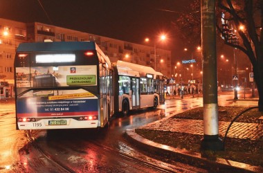 <span>Przejazd techniczny autobusu na Placu Zwycięstwa (8)</span>