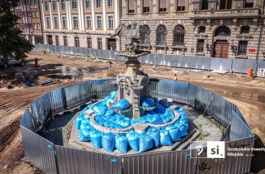 <span>Plac Orła Białego 8</span>